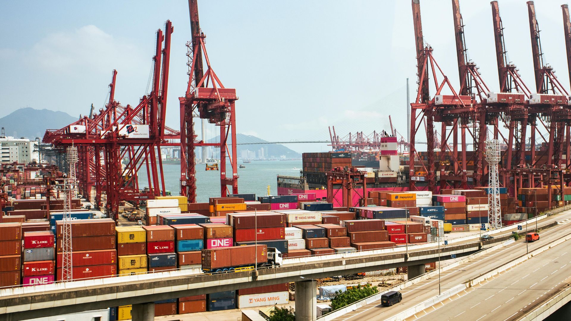 What Does a Licensed Customs Broker Actually Do? (And Why It's Different From a Freight Forwarder)