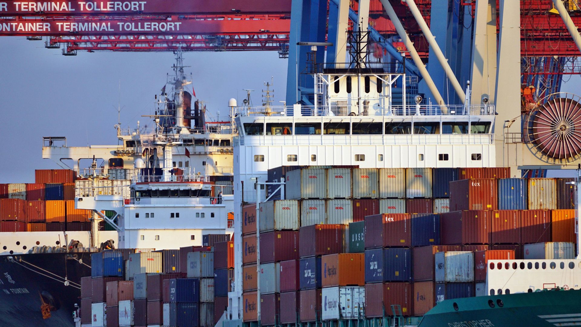 Customs Broker vs. Freight Forwarder What's the Difference and Do You Need Both