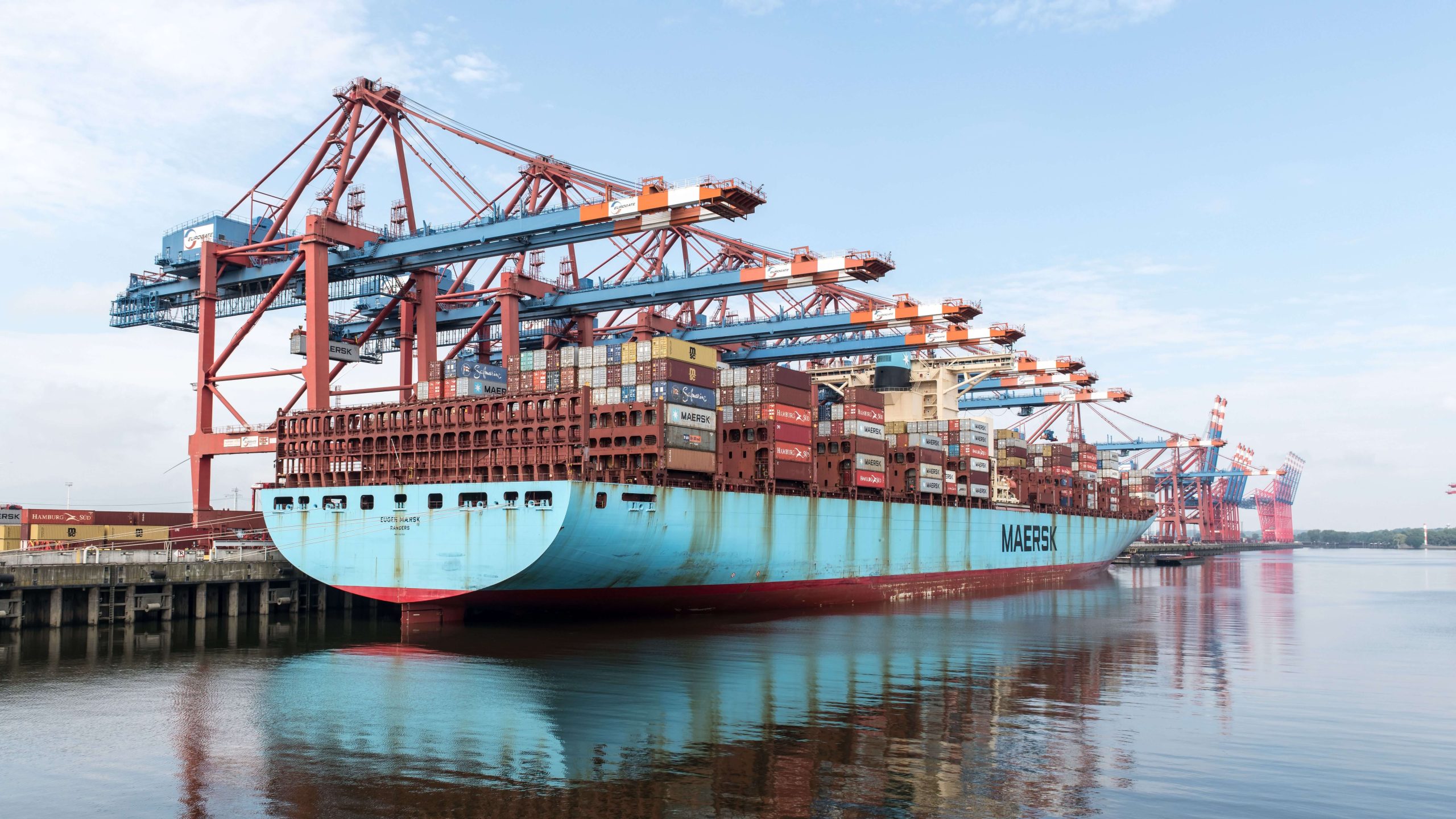 How Customs Brokers Work With Freight Forwarders